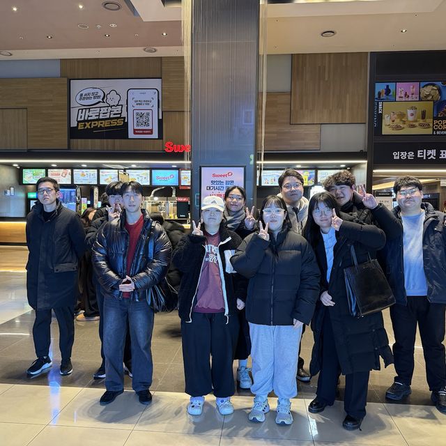 26.02 청년외부모임(영화 '신의악단' 관람)